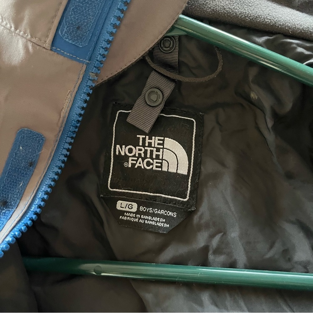 The North Face Boy's Large Hyvent Windbreaker Rain Coat. - Picture 10 of 11